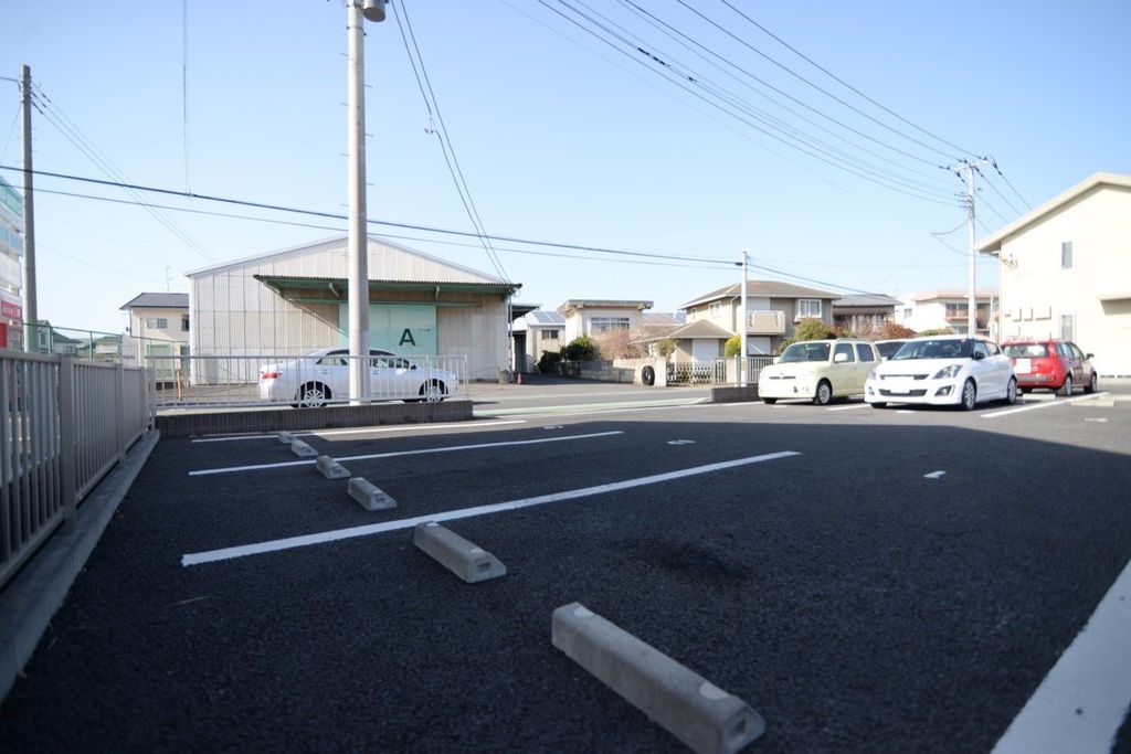 【水戸市住吉町のアパートの駐車場】