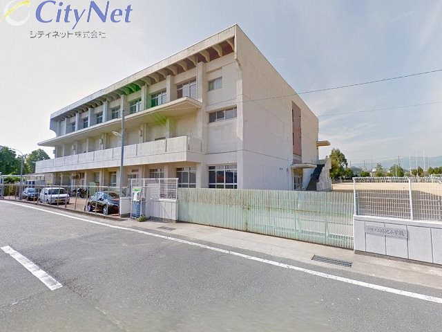 【伊丹市鴻池のマンションの小学校】