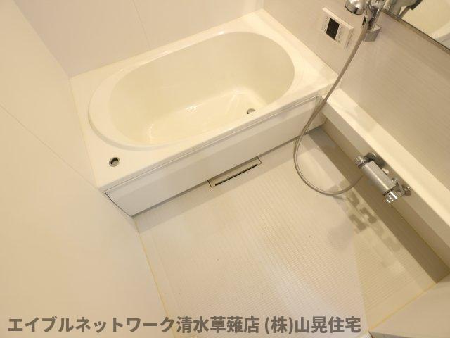 バス・シャワールーム　落ち着いた空間のお風呂です