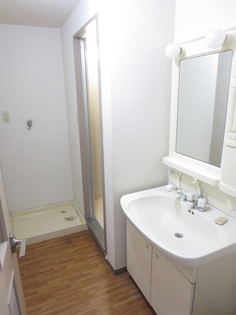 洗面設備　※別の部屋の写真になります。
