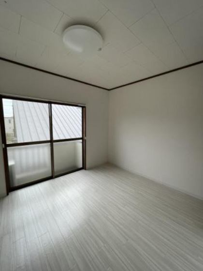 居室・リビング　※他号室の写真です