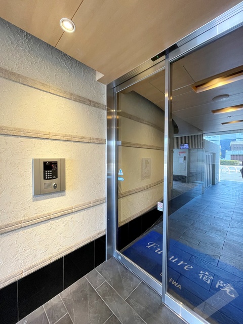 エントランス　オートロック付きで部外者シャットアウト♪