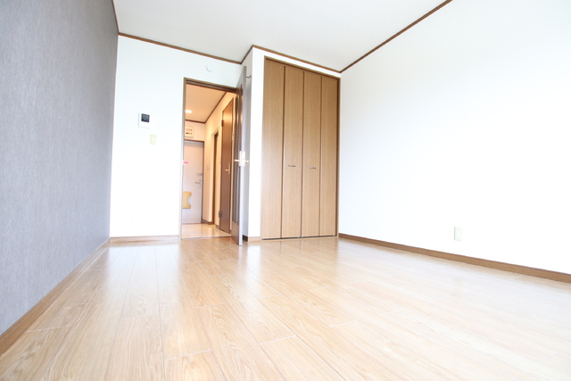 居室・リビング　★【洋室６帖】クローゼット付きのお部屋★