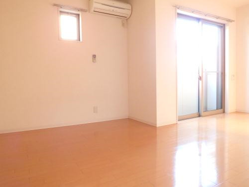 居室・リビング　こちらのリビングで趣味の時間をお楽しみください