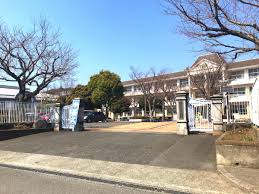 小学校　富士市立岩松北小学校（小学校）まで417m