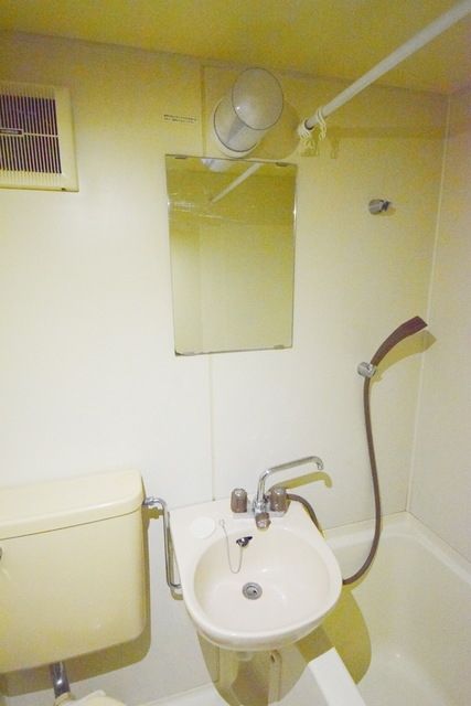 洗面設備　★鏡付きの洗面台です★