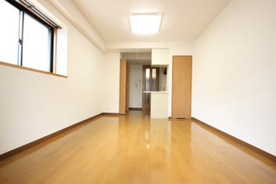 居室・リビング　※他号室の写真です。