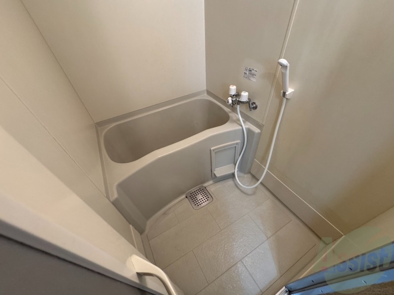 バス・シャワールーム　ユニットバスです。疲れを癒すのに欠かせませんね！