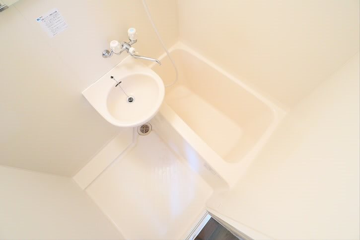 バス・シャワールーム　※別部屋参考写真