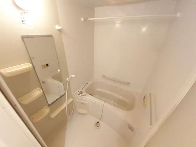 バス・シャワールーム　バス／シャワー