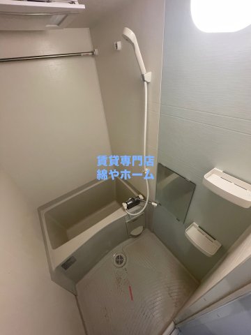 バス・シャワールーム　落ち着いた空間のお風呂です