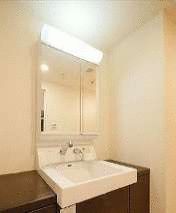 洗面設備　使いやすい洗面所です