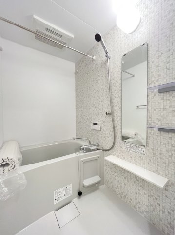 バス・シャワールーム　コンパクトで使いやすいお風呂です