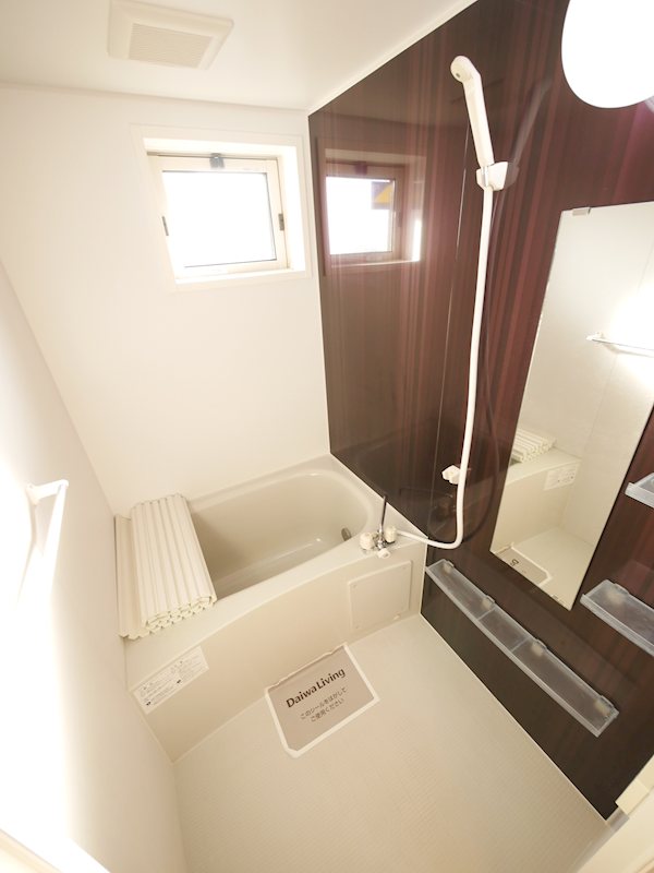 バス・シャワールーム　追焚き給湯、シャワー