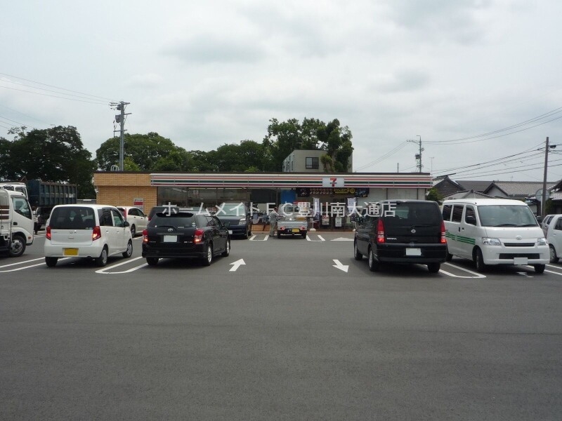 コンビニ　セブンイレブン豊川桜町店（コンビニ）まで781m