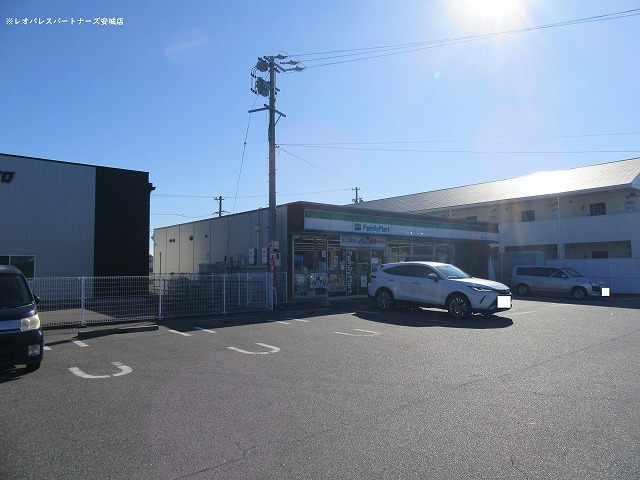 コンビニ　ファミリーマート西尾八ツ面店（コンビニ）まで113m