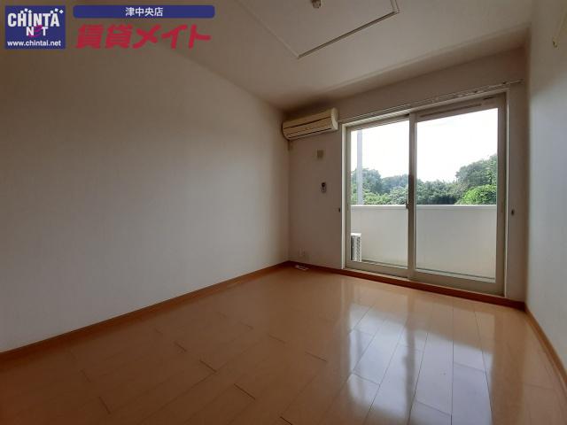 居室・リビング　同型参考写真