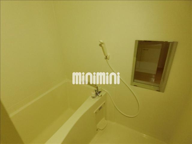 バス・シャワールーム　給湯式のお風呂。