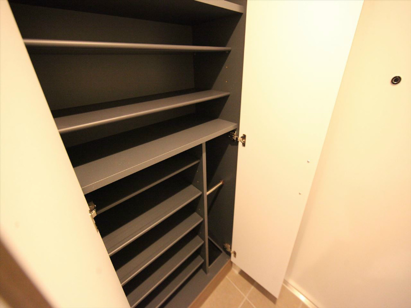 玄関　玄関　シューズボックス付　ダブルロック