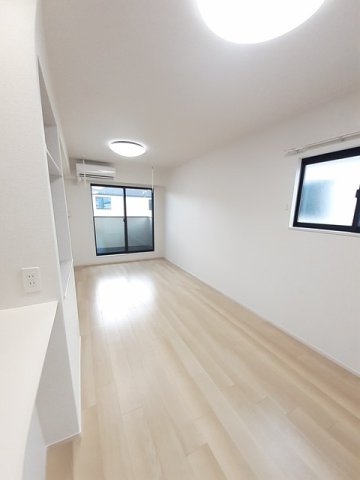 居室・リビング　こちらのリビングで趣味の時間をお楽しみください