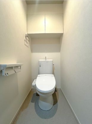 トイレ　間取り反転タイプの写真です（現状を優先します）