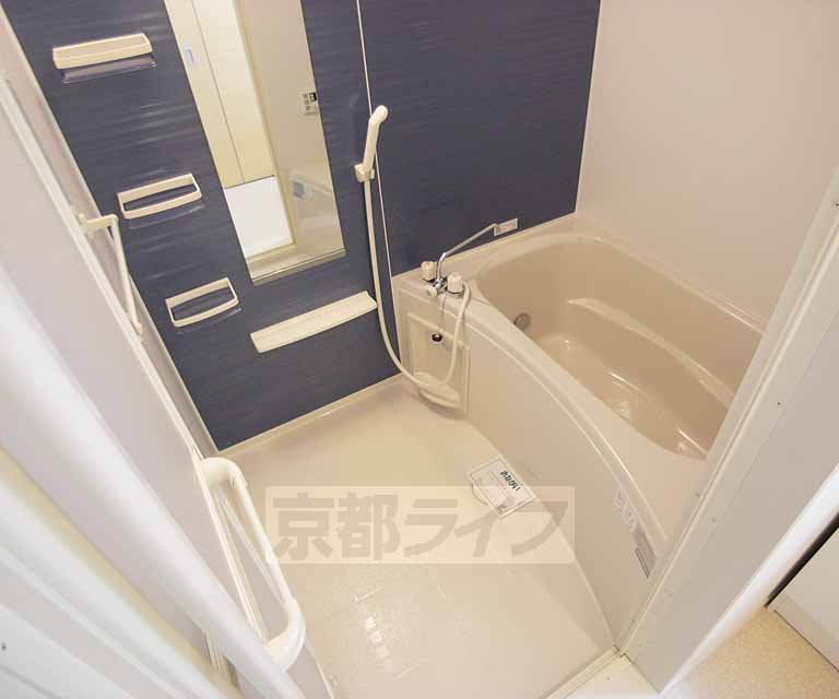 バス・シャワールーム　設備の整った浴室です。