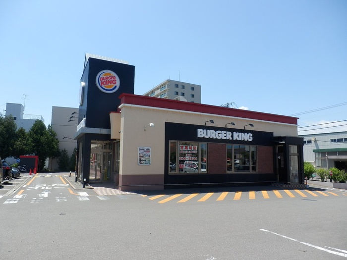 飲食店　バーガーキング（飲食店）まで472m