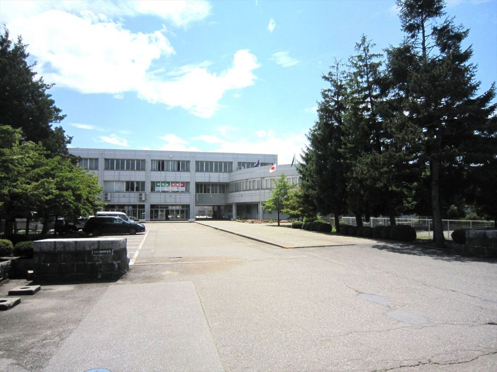 中学校　滑川中学校（中学校）まで1490m