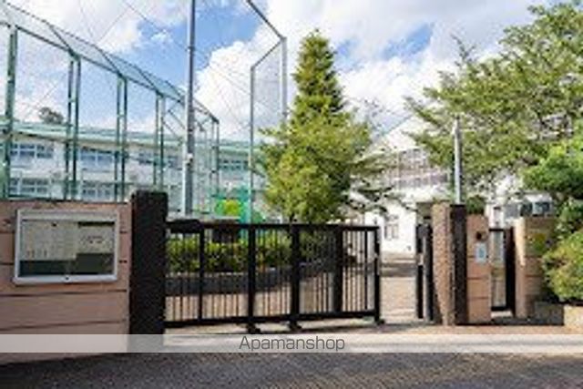 中学校　大森第三中学校（中学校）まで431m