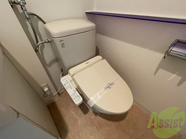 トイレ　ウォシュレット機能がついたトイレです。安心して使用できますね