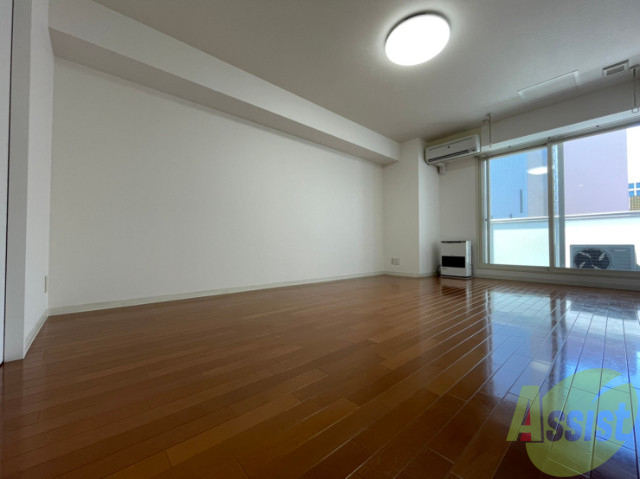 その他部屋・スペース　別の角度から撮影しました。日射しがあり明るい印象です。