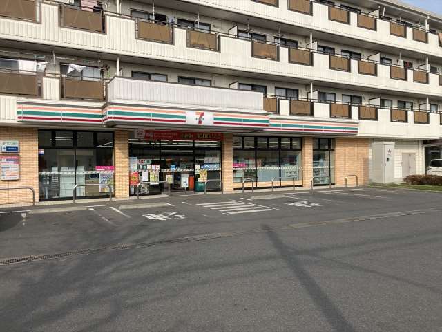 コンビニ　セブンイレブン（コンビニ）まで56m