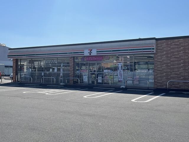 コンビニ　セブンイレブン美濃インター店（コンビニ）まで98m
