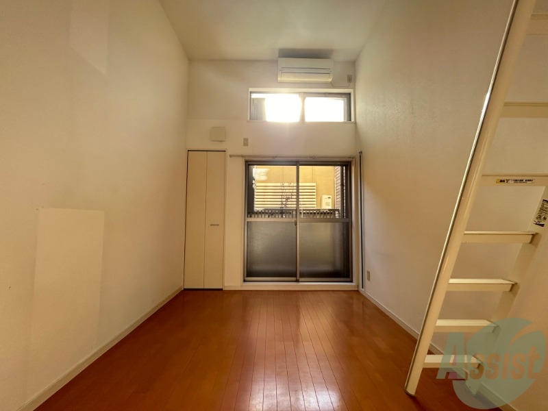 居室・リビング　こちら生活のメインとなる洋室になります。