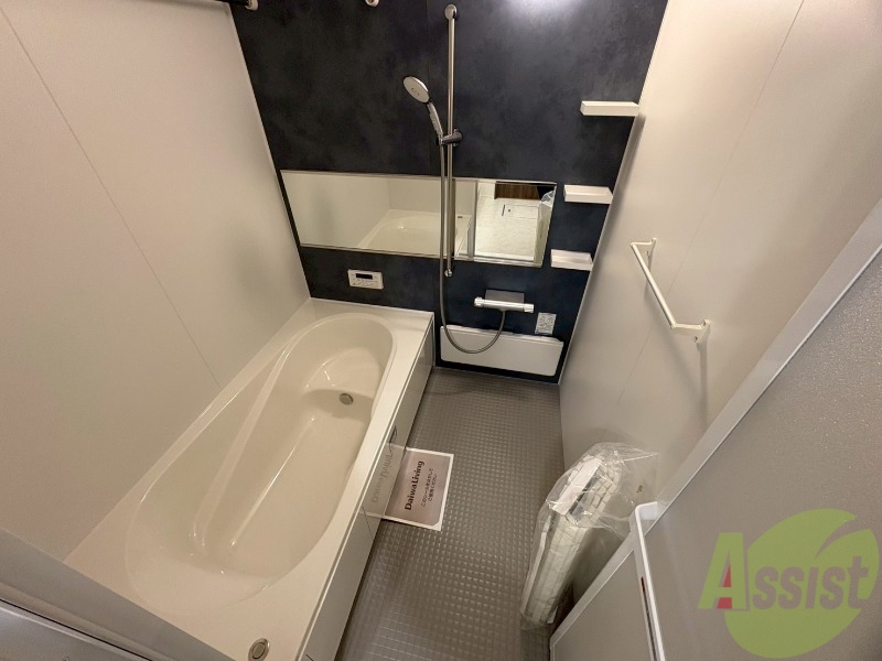 バス・シャワールーム　浴槽は座って足を伸ばせるくらいの大きさでした。