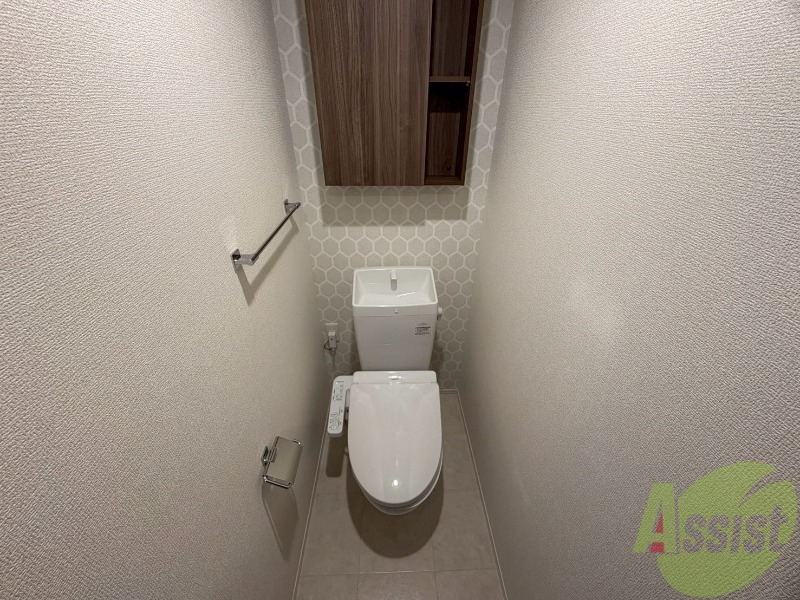 トイレ　清潔感がありますよね。収納箇所もあるのは嬉しいポイント。