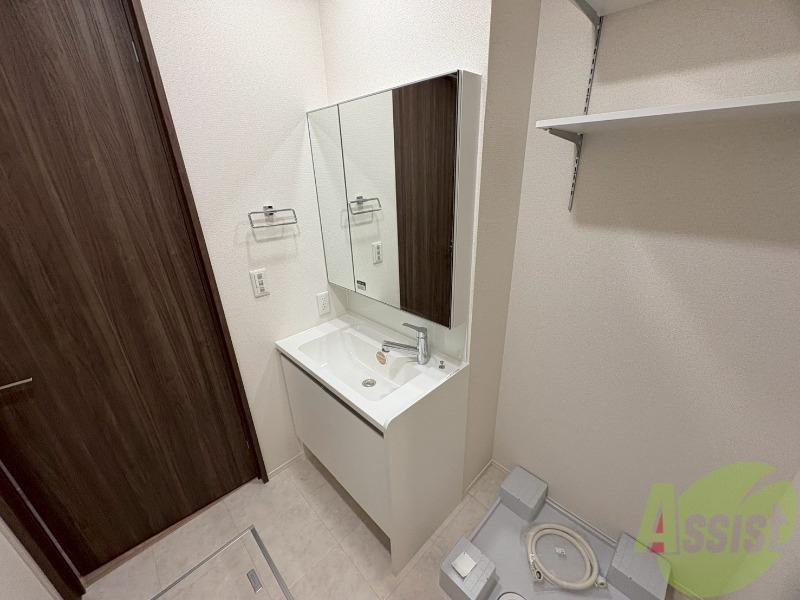 洗面設備　独立洗面台です。毎日の身支度が楽しみになりますね。