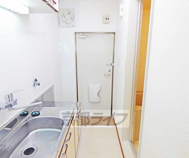 玄関　広々とした玄関です。