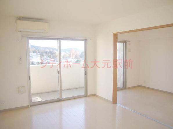 居室・リビング　南向き明るいリビング