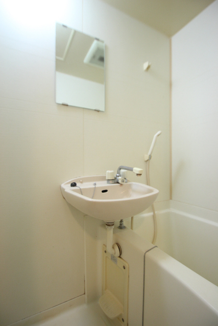 洗面設備　※別室の参考写真です。