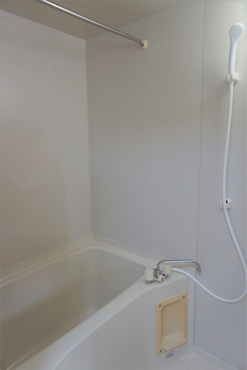 バス・シャワールーム　物干し竿があるのでお洗濯物を干せます！