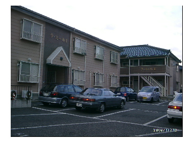 駐車場　アパートの目の前は駐車場です