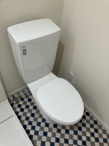 トイレ　退去前につき、他の部屋のお写真です。
