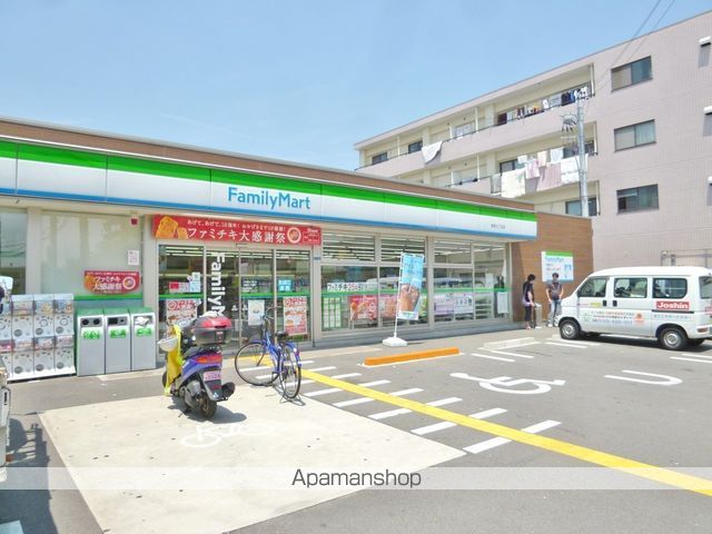 コンビニ　ファミリーマート（コンビニ）まで243m
