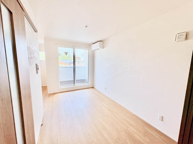 居室・リビング　★ＬＤＫ８．４帖。壁は漆喰仕上げです★