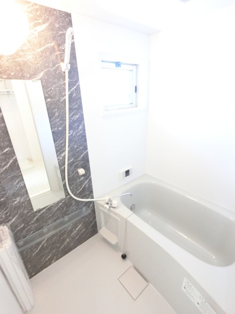 バス・シャワールーム　おしゃれな浴室です。