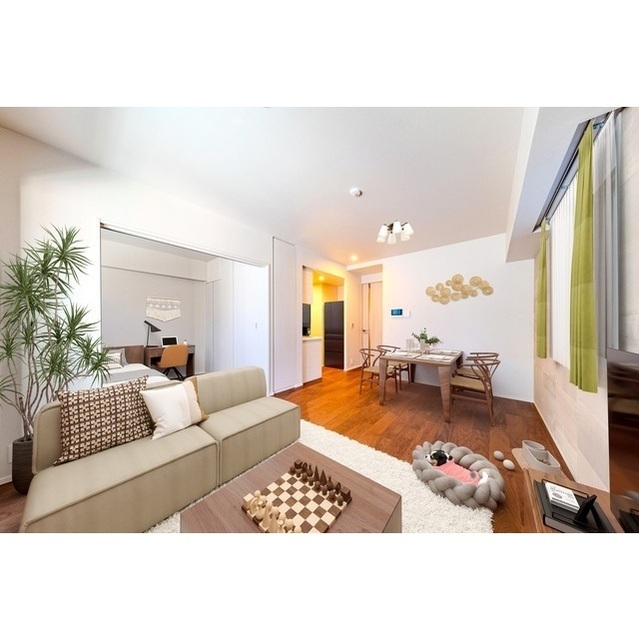 居室・リビング　家具・調度品等はＣＧ　加工です。実際の賃貸住居　には含まれま