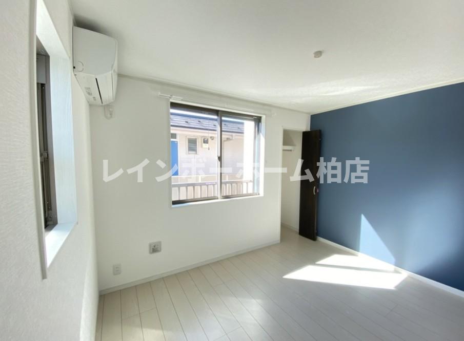 居室・リビング　こちらの居間で趣味の時間をお楽しみください