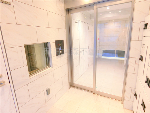 エントランス　防犯カメラTVモニター付オートロック宅配BOXメールBOX管