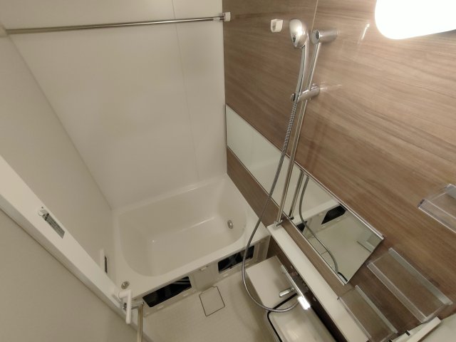 バス・シャワールーム　落ち着いた空間のお風呂です